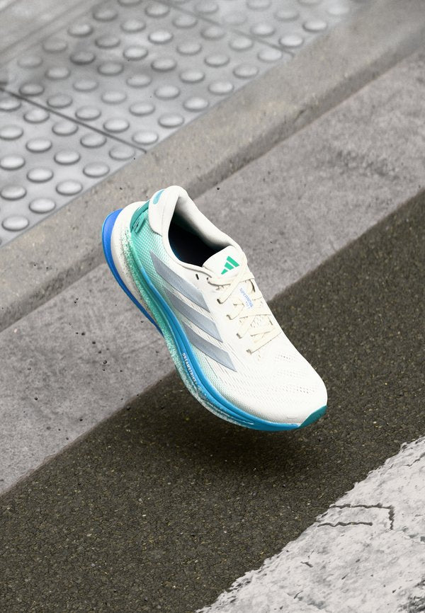 adidas Performance SUPERNOVA RISE 2 - Road running shoes - chalk white   silver metallic   glory green