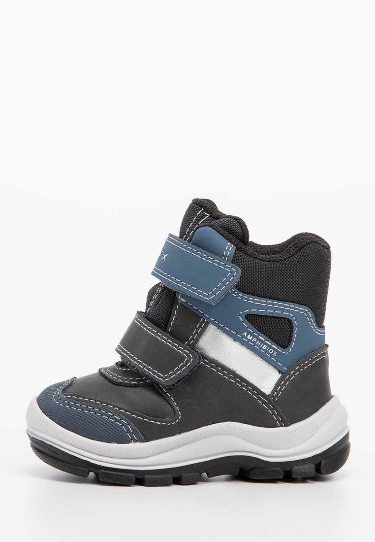 Schwarze und marineblaue Kinderstiefel mit zwei Klettverschlüssen, einem glatten synthetischen Obermaterial, einem strukturierten Stofffutter und einer Gummisohle.