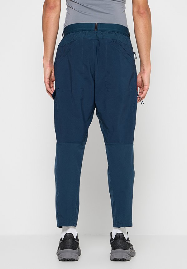 Nike Performance