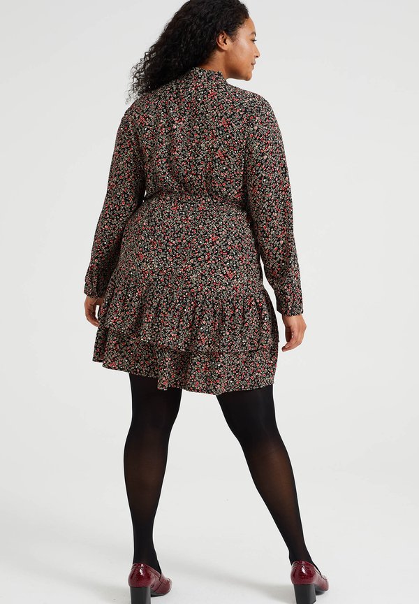 WE Fashion curve
