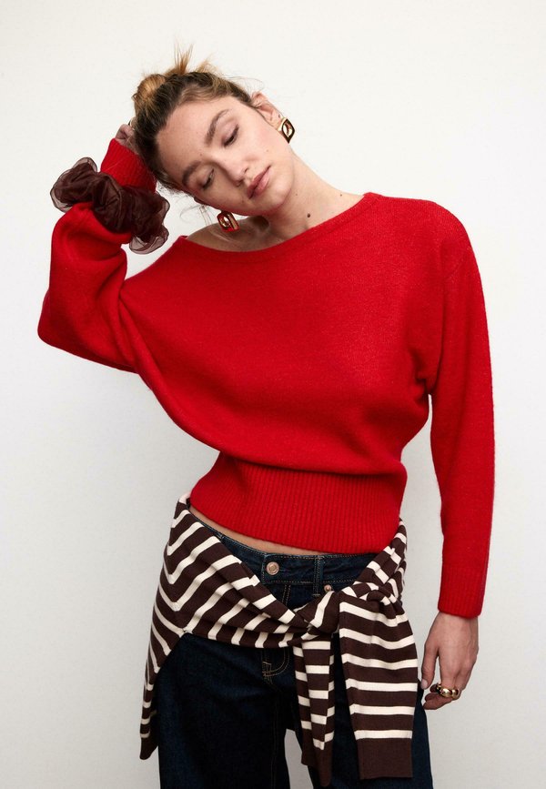 Stradivarius SOFT-TOUCH BOAT NECK SWEATER