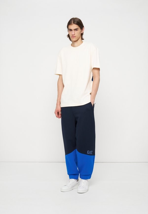 EA7 Emporio Armani