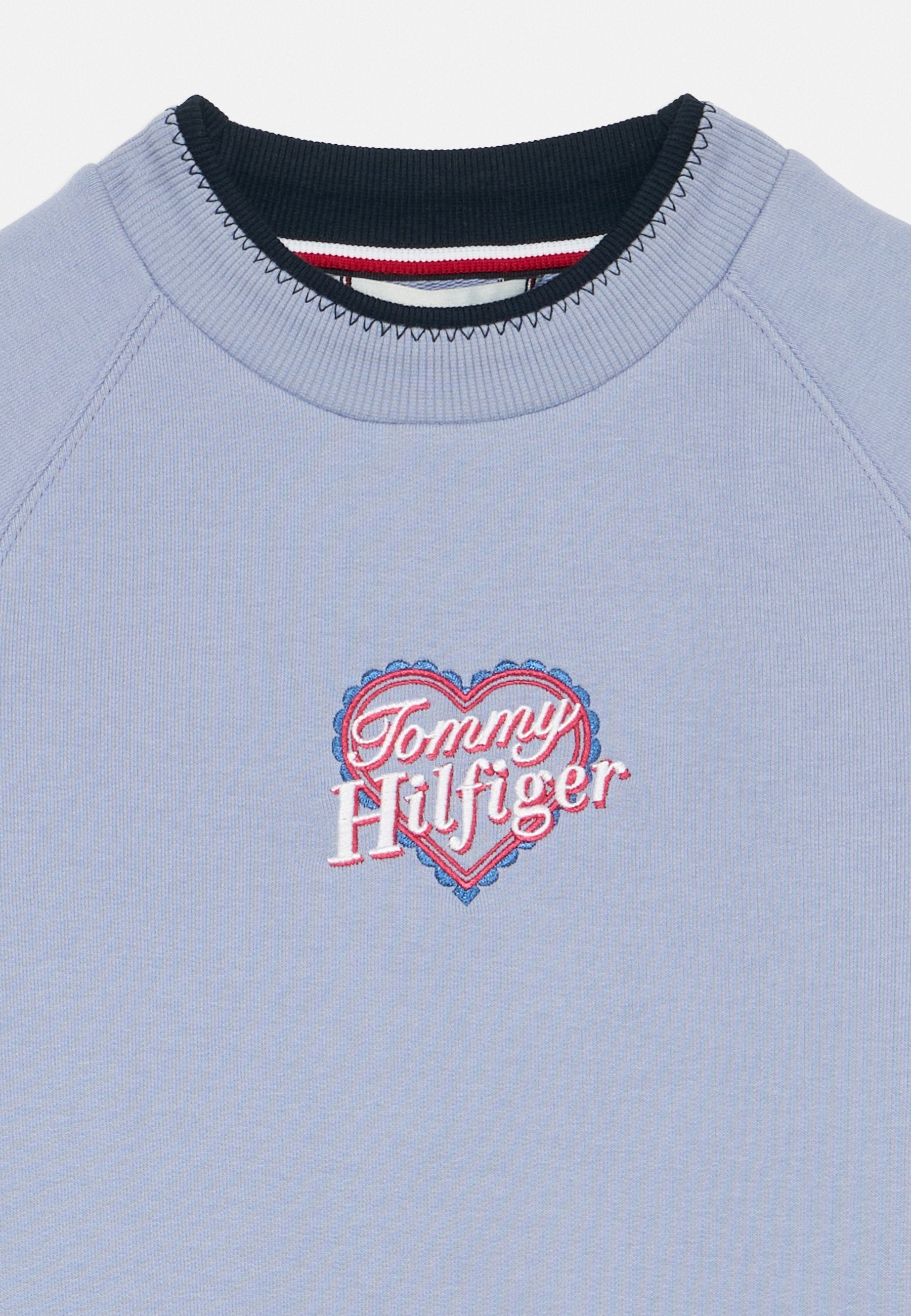 HEART LOGO EMBROIDERY SWEATSHIRT Media 5