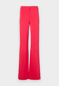 Weite Hosen in leuchtendem Pink, aus einem glatten, leichten Stoff. Der Bund verfügt über einen Knopfverschluss und ein flaches Design.