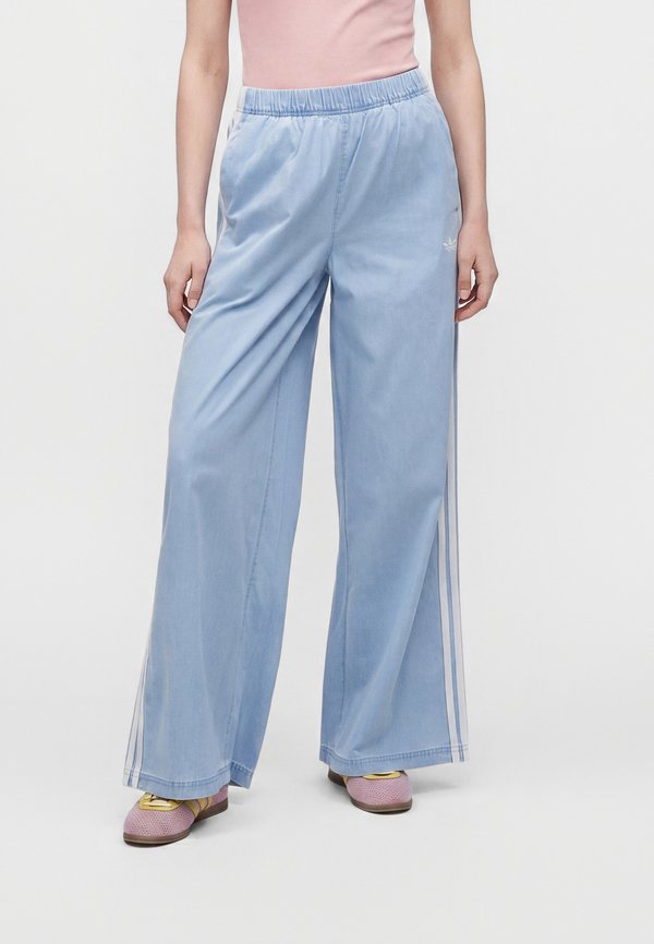 adidas Originals WIDE LEG - Wide Leg - light blue