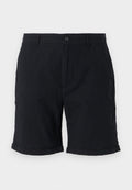Schwarze Leinen-Shorts mit Knopfverschluss, mit umgeschlagenen Säumen und Seitentaschen, bieten eine strukturierte Optik und einen lässigen Stil.