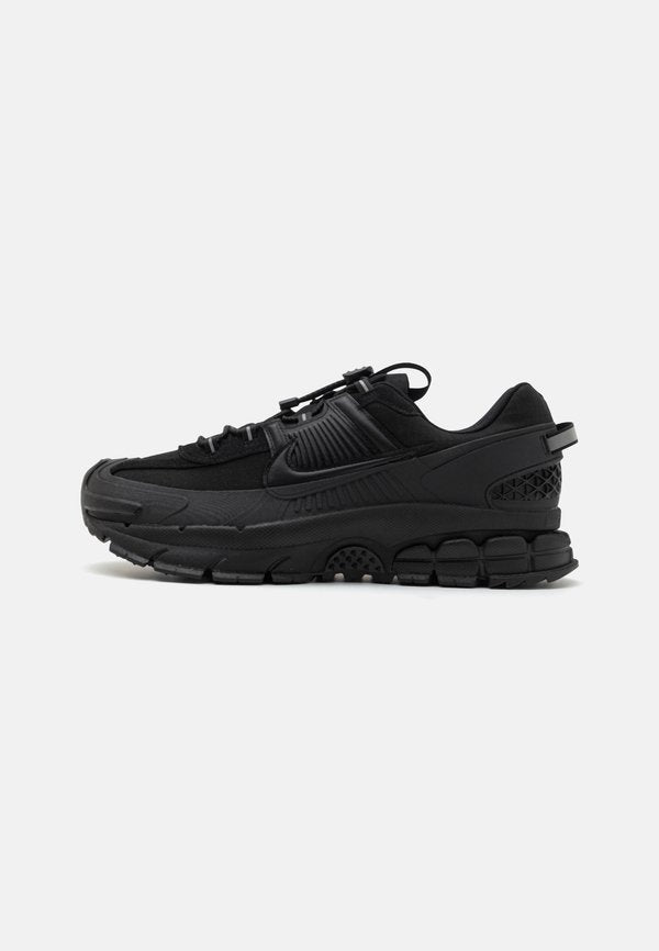 Nike Sportswear ZOOM VOMERO ROAM UNISEX - Trainers - black/racer blue