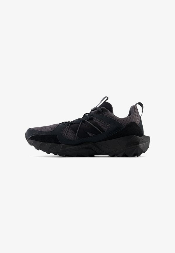New Balance TEKTREL - Trail running shoes - black