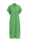 Grünes Hemdkleid aus leichtem Stoff, mit einem Kragen, kurzen Ärmeln, einer vorderen Tasche und einer geraden Silhouette.