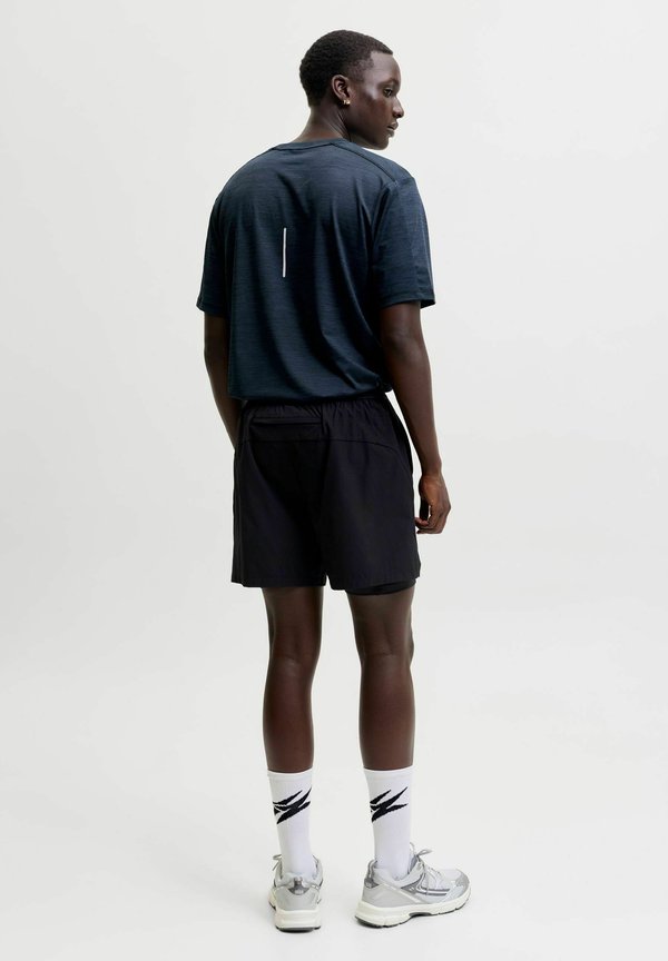 Jack & Jones TRAINING TOP BADGE TRAINING TOP - Print T-shirt - sky captain