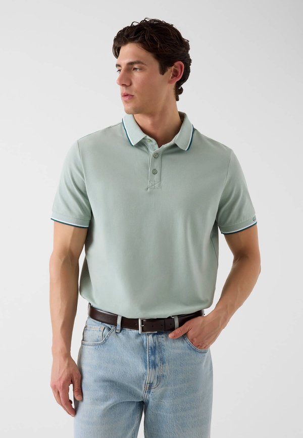 Guess PIQUÉ-POLOSHIRT - Polo shirt - hellgrün