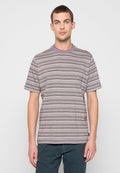 Gestreiftes T-Shirt in Beige- und Lilatönen, mit Rundhalsausschnitt, kurzen Ärmeln und lässiger Passform. Verfügt über eine dezente Struktur und horizontale Linien.