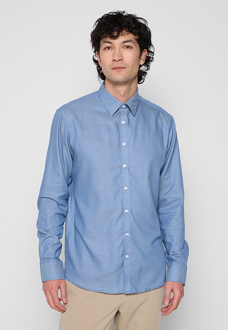 REGULAR FIT Media 1