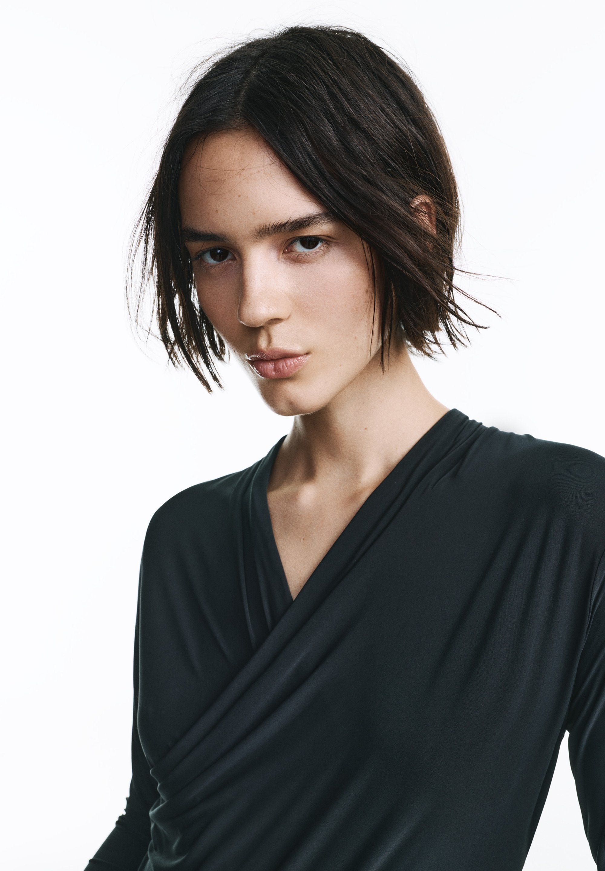 PULL&BEAR SURPLICE NECKLINE