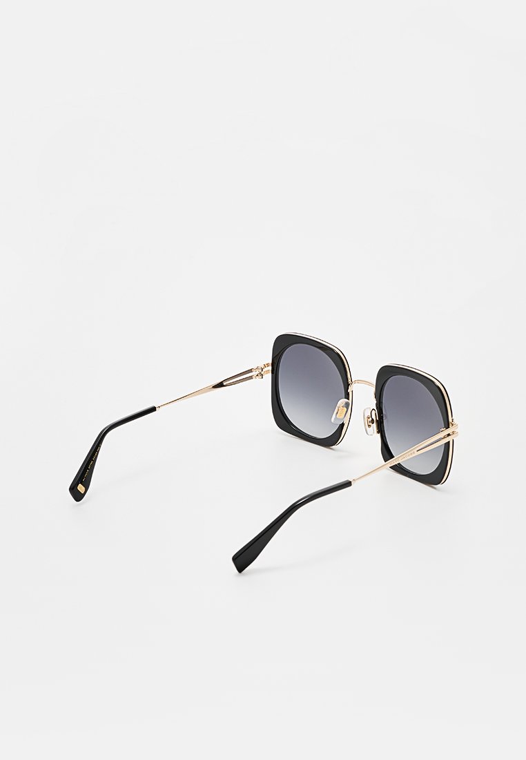 MARC JACOBS