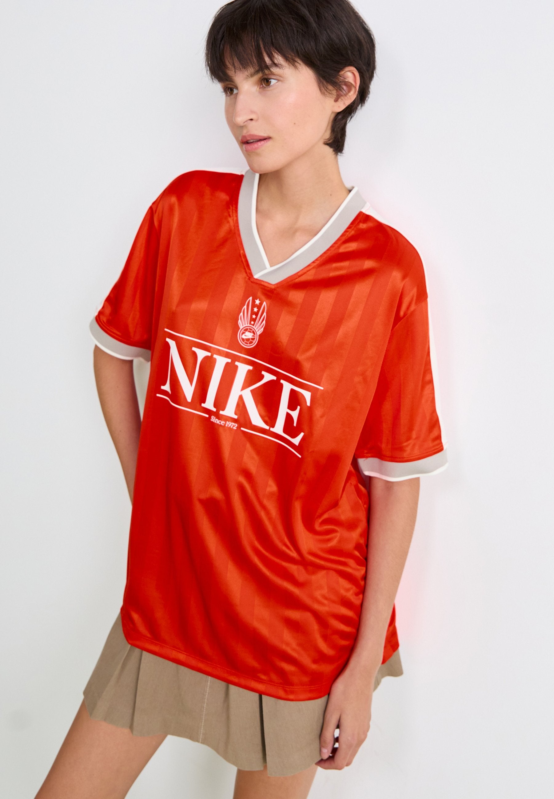 Nike Sportswear V NECK
