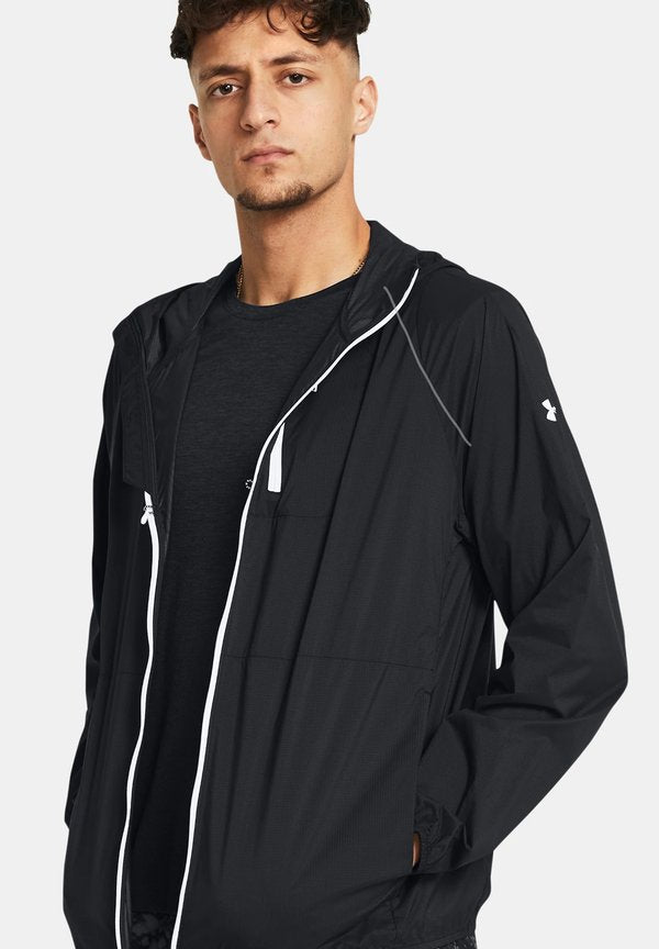 Under Armour LAUNCH LIGHTWEIGHT - Windbreaker - black white