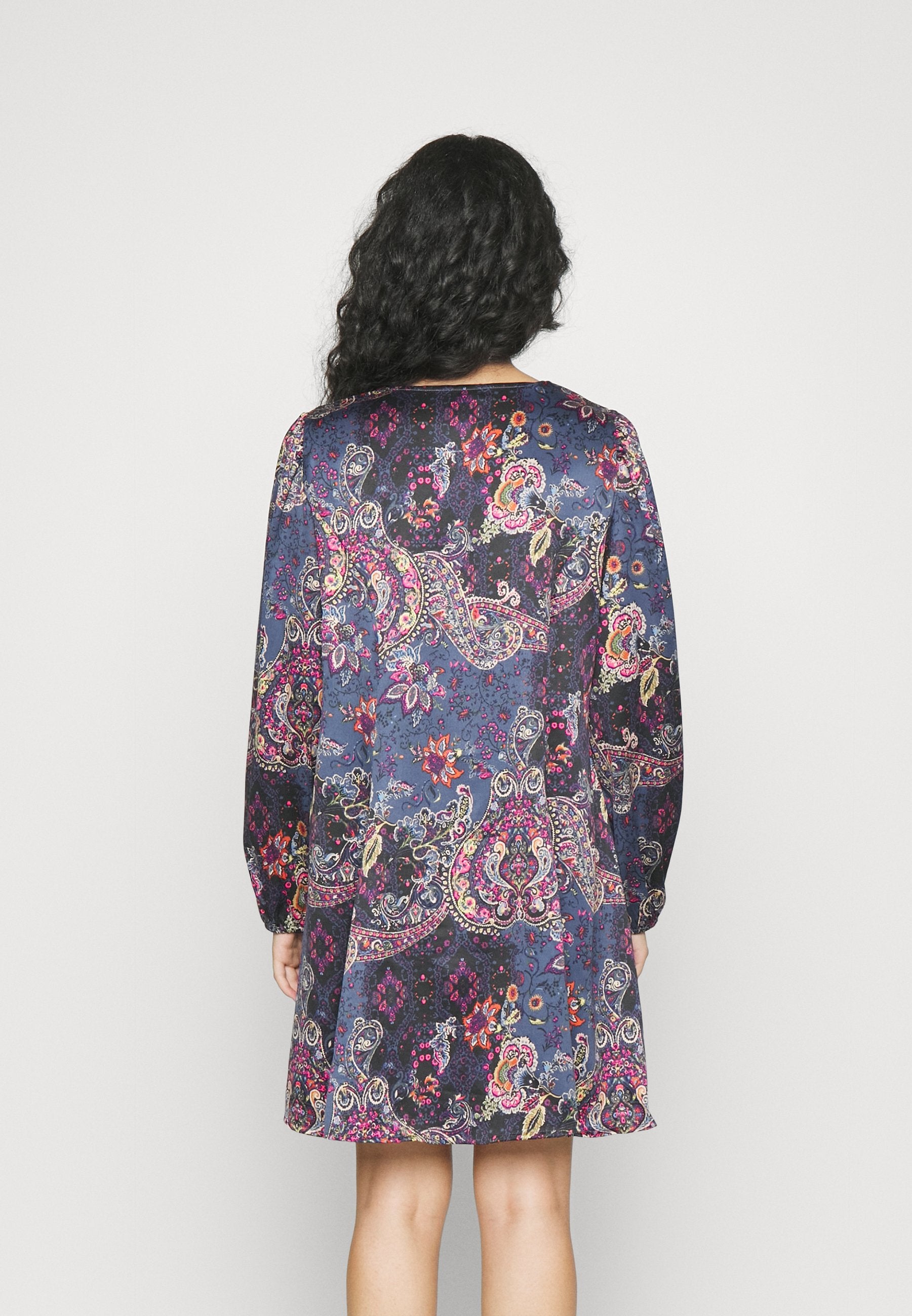 ONLMATILDA V NECK DRESS  Media 4
