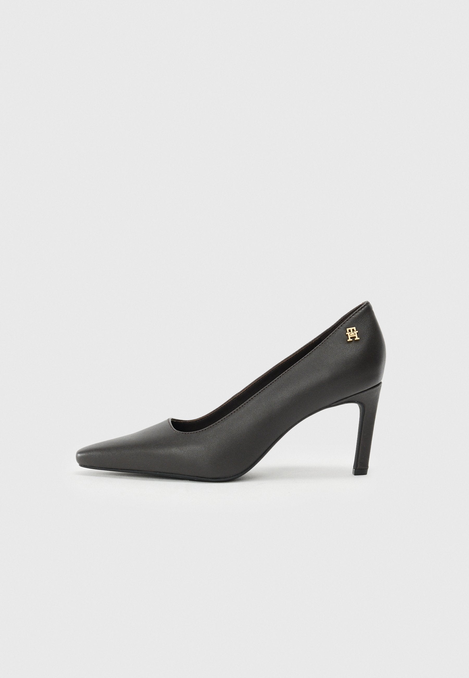 TH MONOGRAM PLAQUE LEATHER HIGH HEELS Media 1