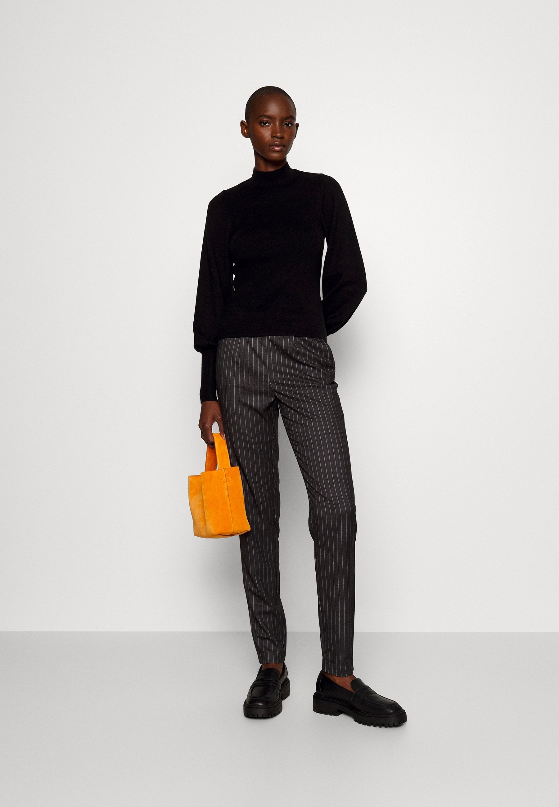 ONLPOPTRASH NAJA FINE STRIPE PANT Media 2