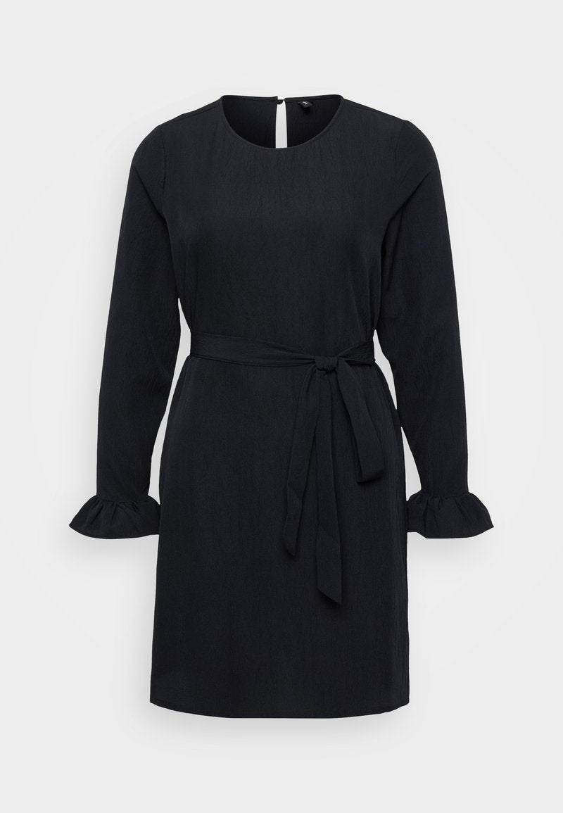 Schwarzes Kleid mit langen Ärmeln, gerafften Manschetten und gebundenem Taillengürtel, mit rundem Ausschnitt und einer Schlüssellochöffnung im Rücken.