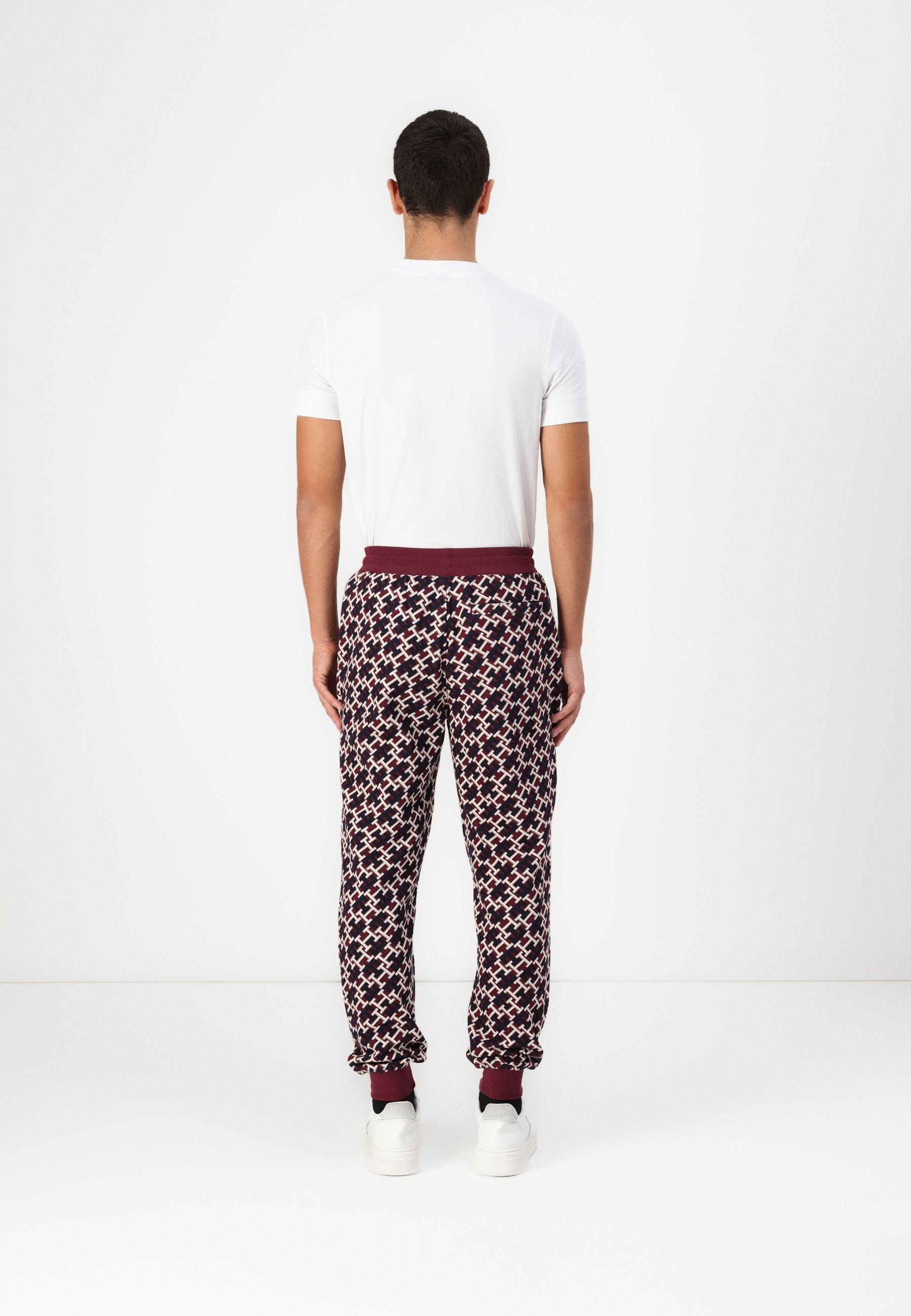 MONOGRAM UNISEX Media 3