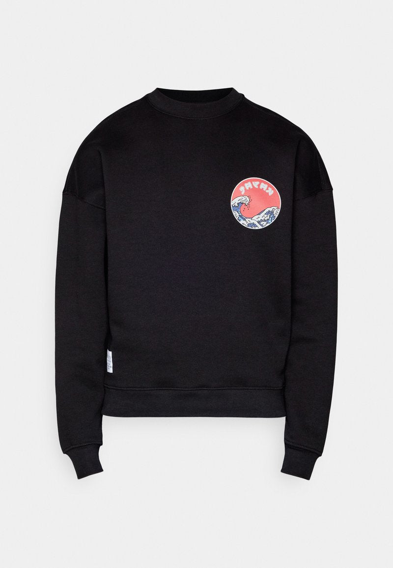 Schwarzer Pullover mit rundem, buntem Grafikdruck, der Wellen und "JAPAN" zeigt. Mit geripptem Rundhalsausschnitt und Bündchen. Weicher Stoff.