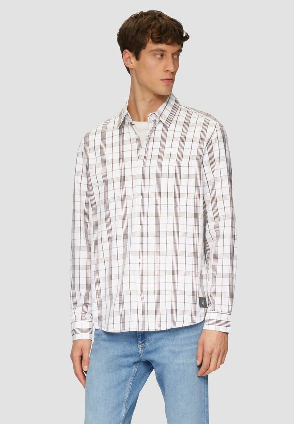 s.Oliver REGULAR FIT KARIERTES MIT LABEL PATCH - Shirt - weiß
