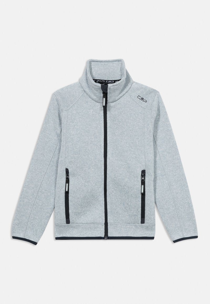 Hellgraue Fleecejacke mit durchgehendem Reißverschluss, Stehkragen, zwei schwarzen Reißverschlusstaschen an den Seiten und schwarzem Besatz an Bündchen und Saum.
