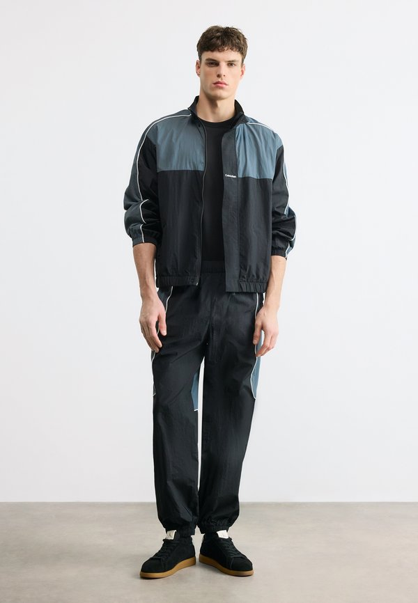Calvin Klein COLORBLOCK COMMUTER