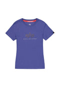 Lila T-Shirt aus weicher Baumwolle; mit einem metallischen Logo-Druck "ALPHA INDUSTRIES" und einem Stern-Design auf der Vorderseite. Kurze Ärmel.