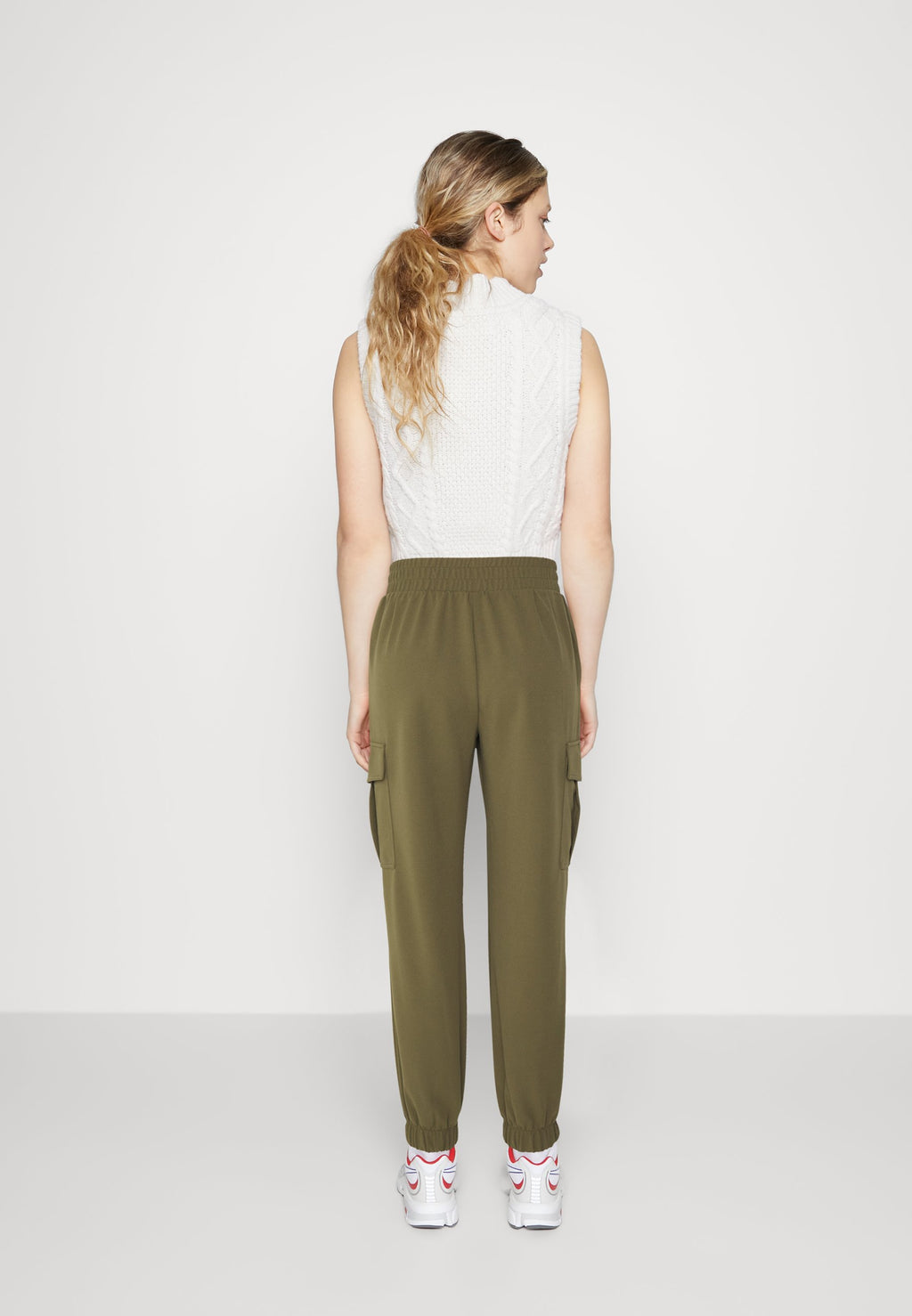 ONLOLA PANT Media 4