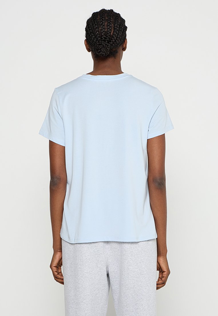 DKNY Sport