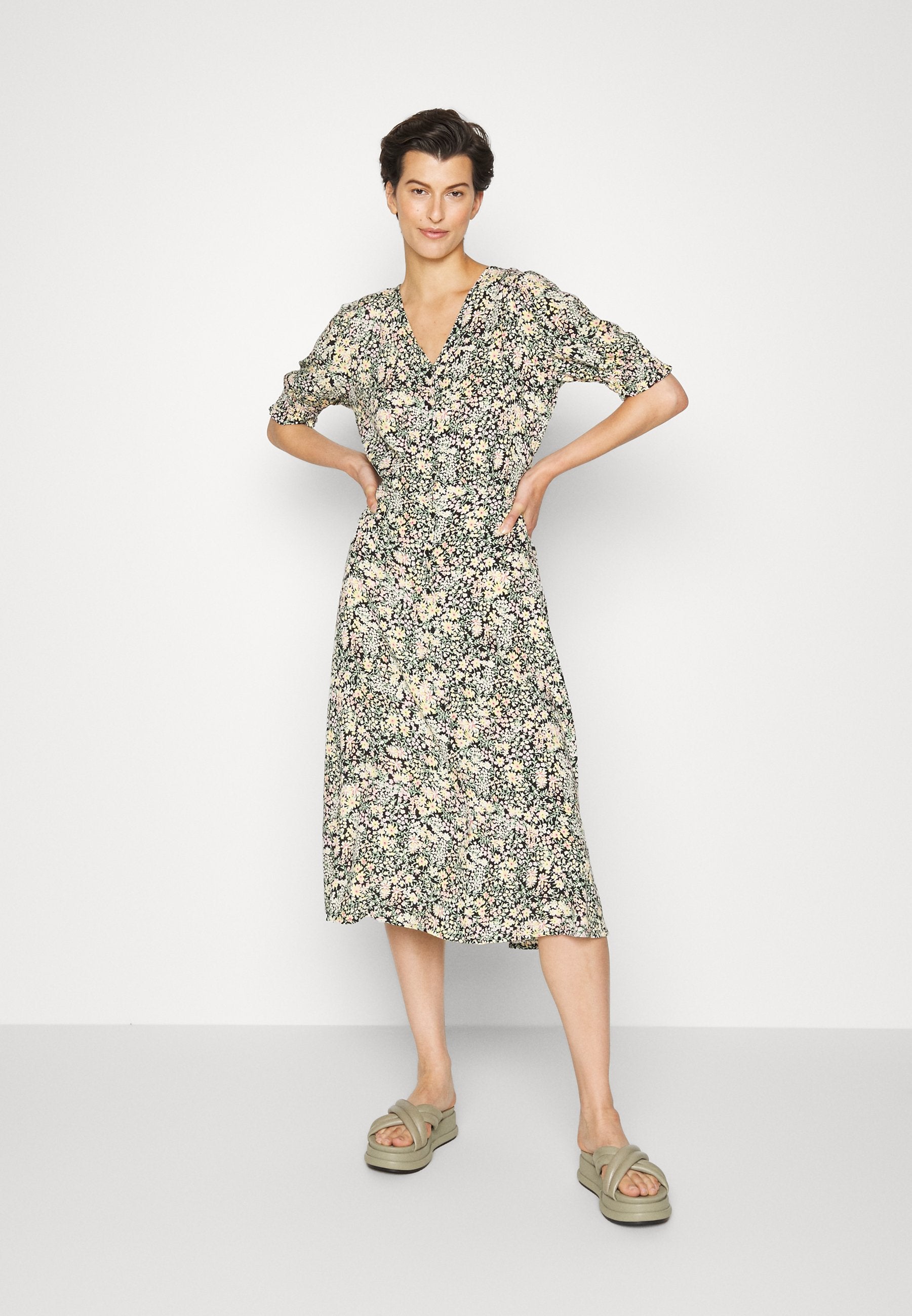 ONLFREDERIKKE V NECK BELT DRESS Media 2