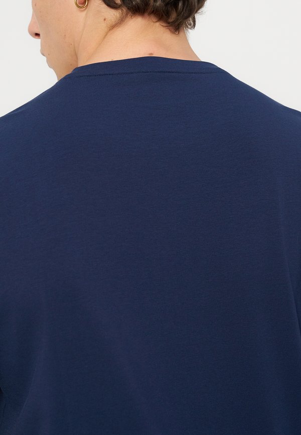 EA7 Emporio Armani