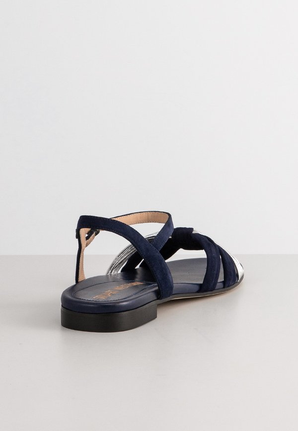 Stuart Weitzman KEANA