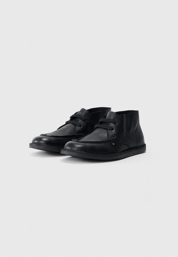 Tommy Hilfiger LEATHER TOPSTITCH LACE-UP CHUKKA BOOTS