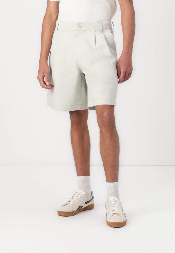 Hollister Co. BERMUDA