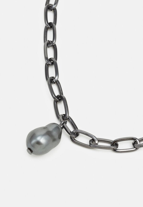 Icon Brand OVAL PENDANT NECKLACE UNISEX