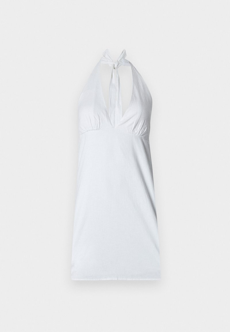 Weißes Trägertop mit tiefem V-Ausschnitt, Raffungen unter der Brust und verstellbarem Band am Hals. Glatte Textur, minimalistisches Design.