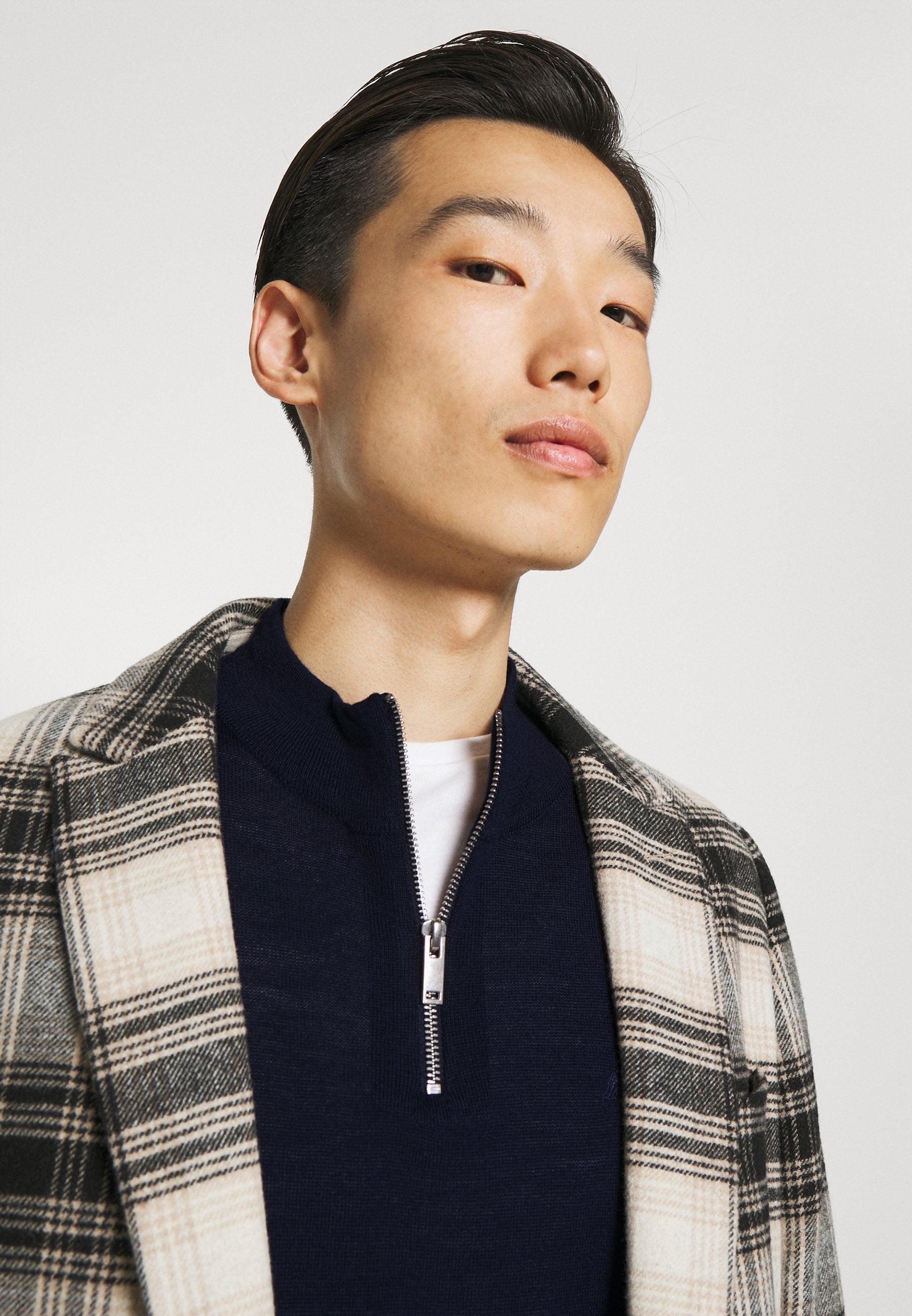 HALF ZIP MOCK NECK Media 5