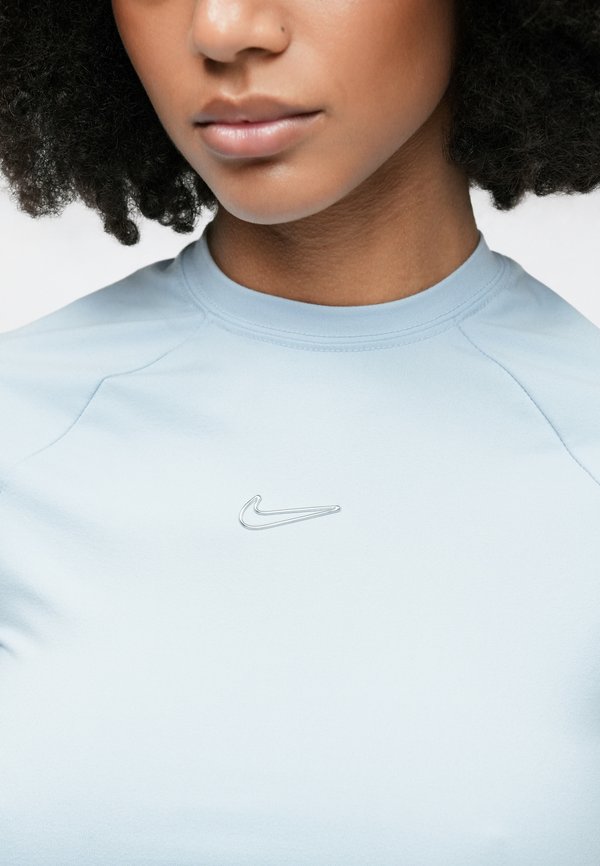 Nike Sportswear FITTED