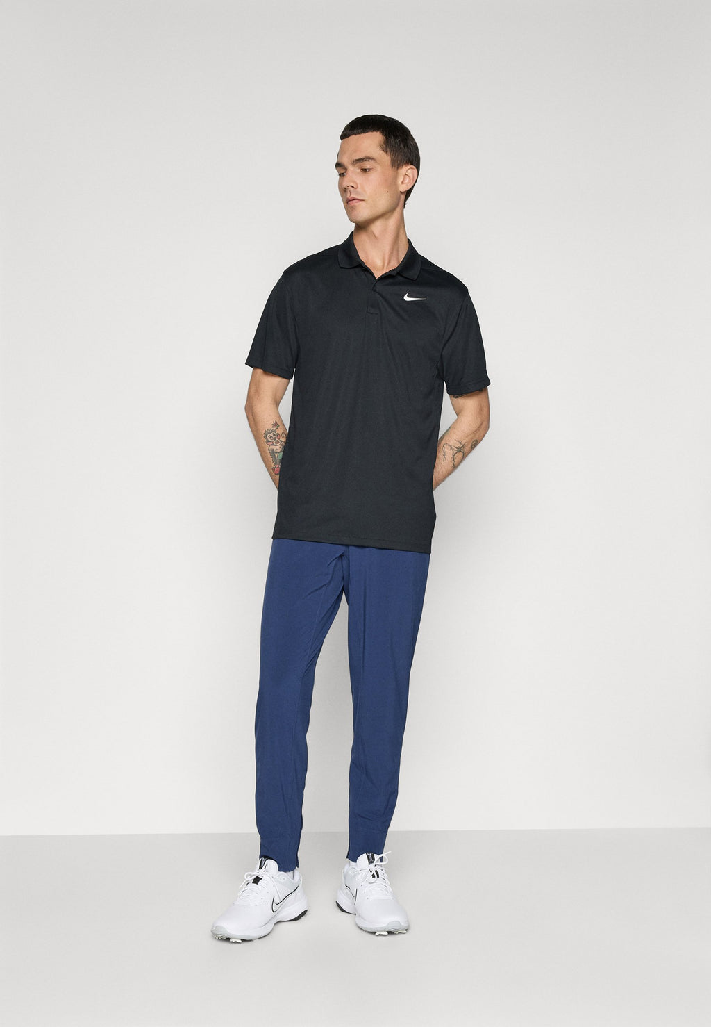 Nike Performance TOUR