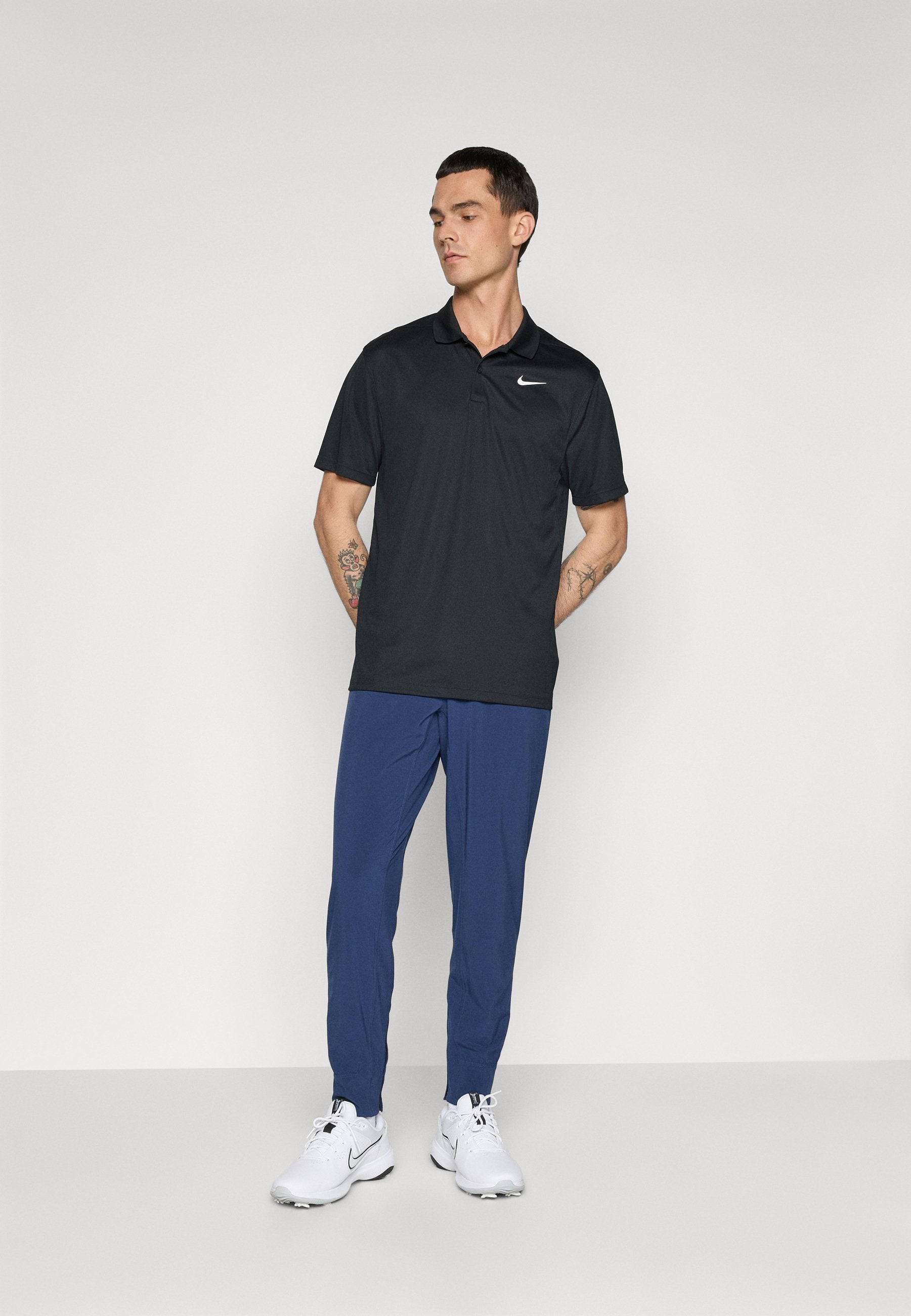 Nike Performance TOUR