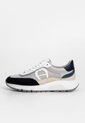 Sneaker aus einer Mischung von grauen, marineblauen und beige Materialien. Verfügt über ein Obermaterial aus Mesh, Wildlederakzente, weiße Schnürsenkel und eine dicke weiße Sohle.