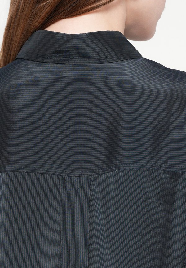 CLOSED STRAIGHT FITTED