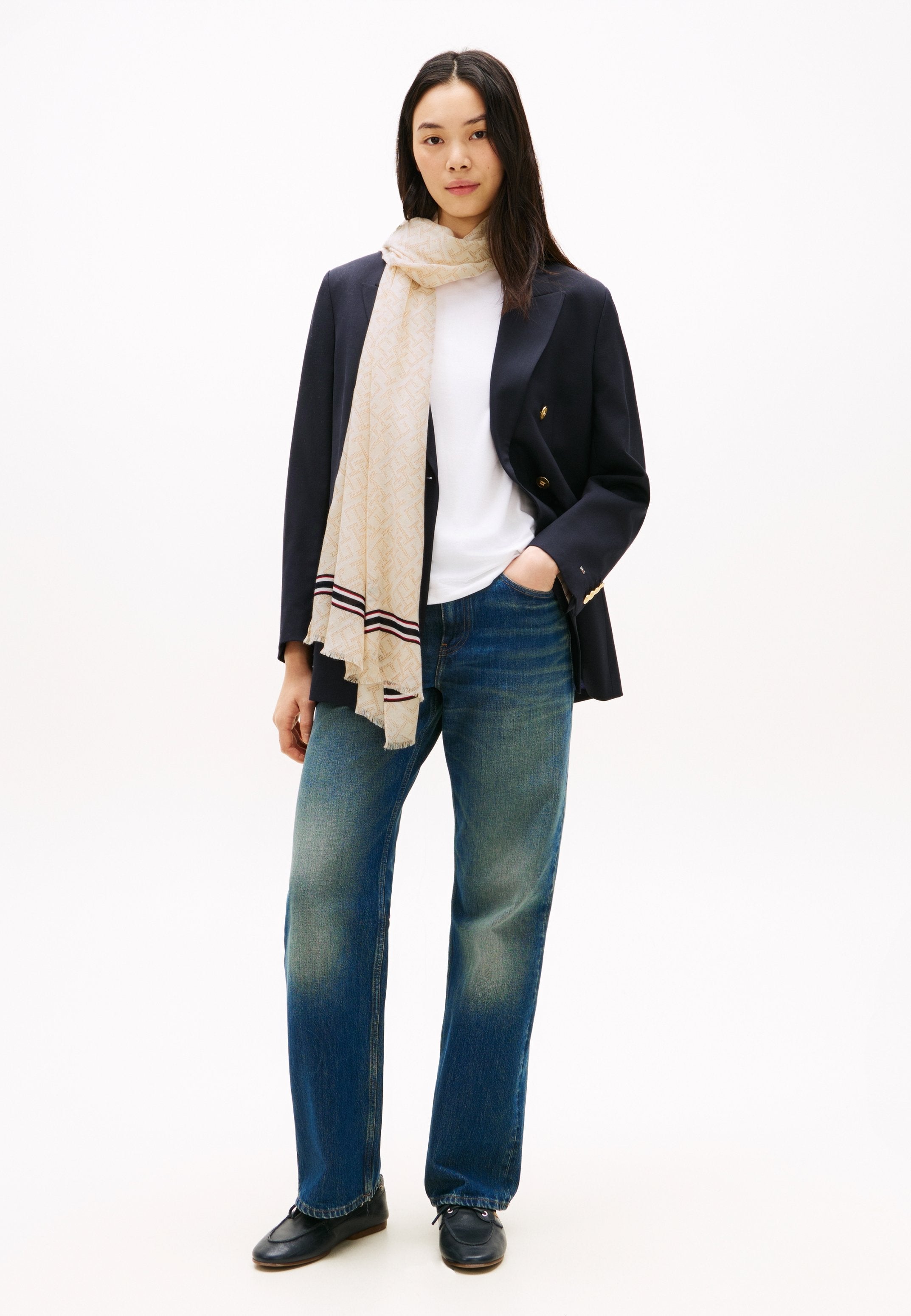 TH MONOGRAM LIGHTWEIGHT SCARF Media 2