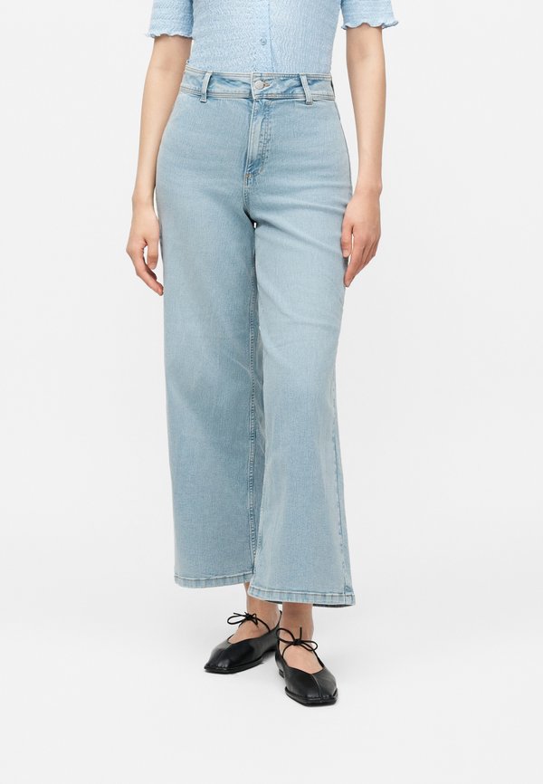 Vero Moda Tall VMLARONE WIDE CROPPED - Wide Leg - light blue denim