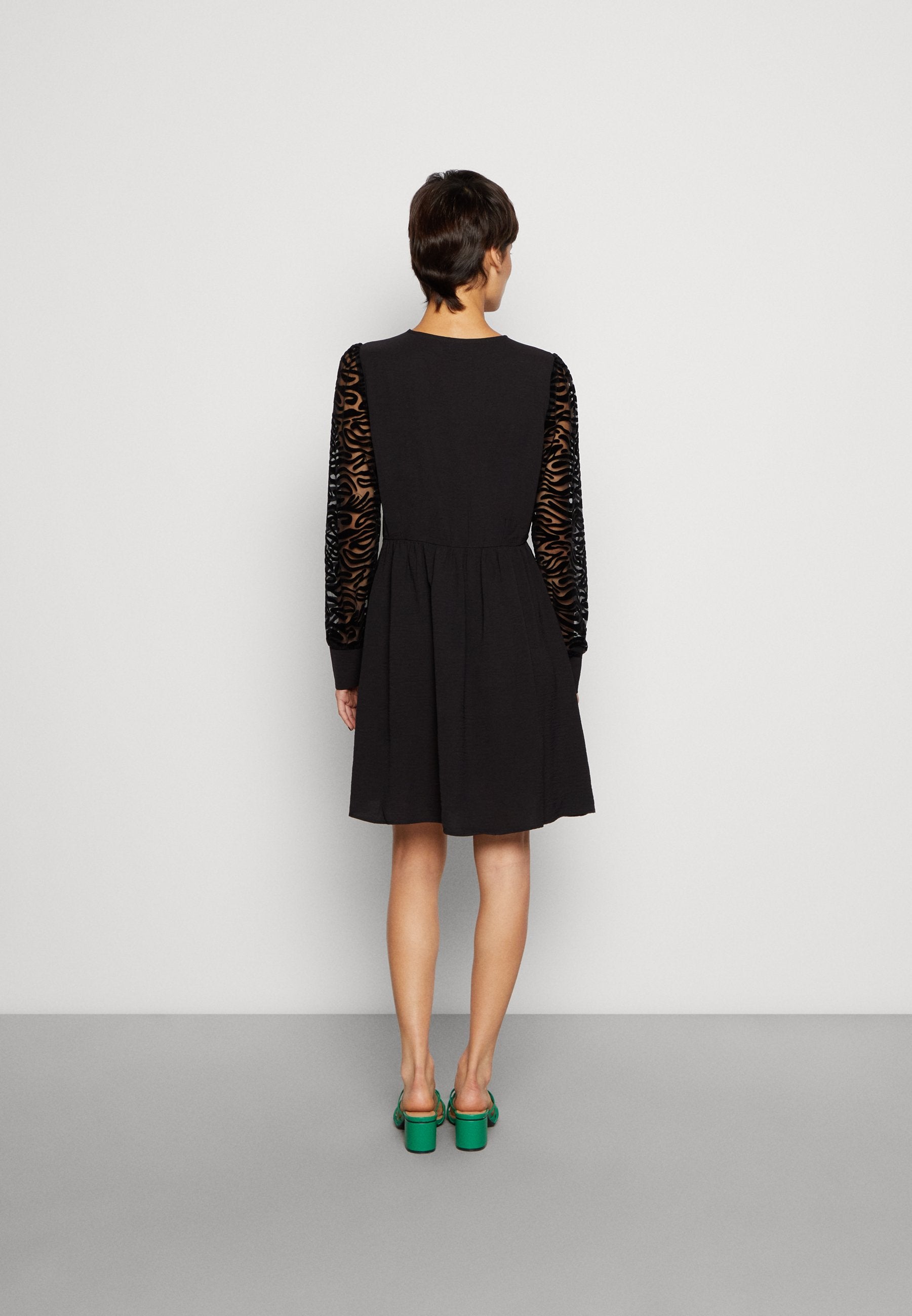 ONLMETTE SLEEVE DETAIL DRESS Media 4
