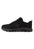Schwarzer Sportschuh mit einem atmungsaktiven Mesh-Obermaterial, Schnürverschluss und einer gepolsterten schwarzen Gummisohle. Mit einem Logo an der Seite.